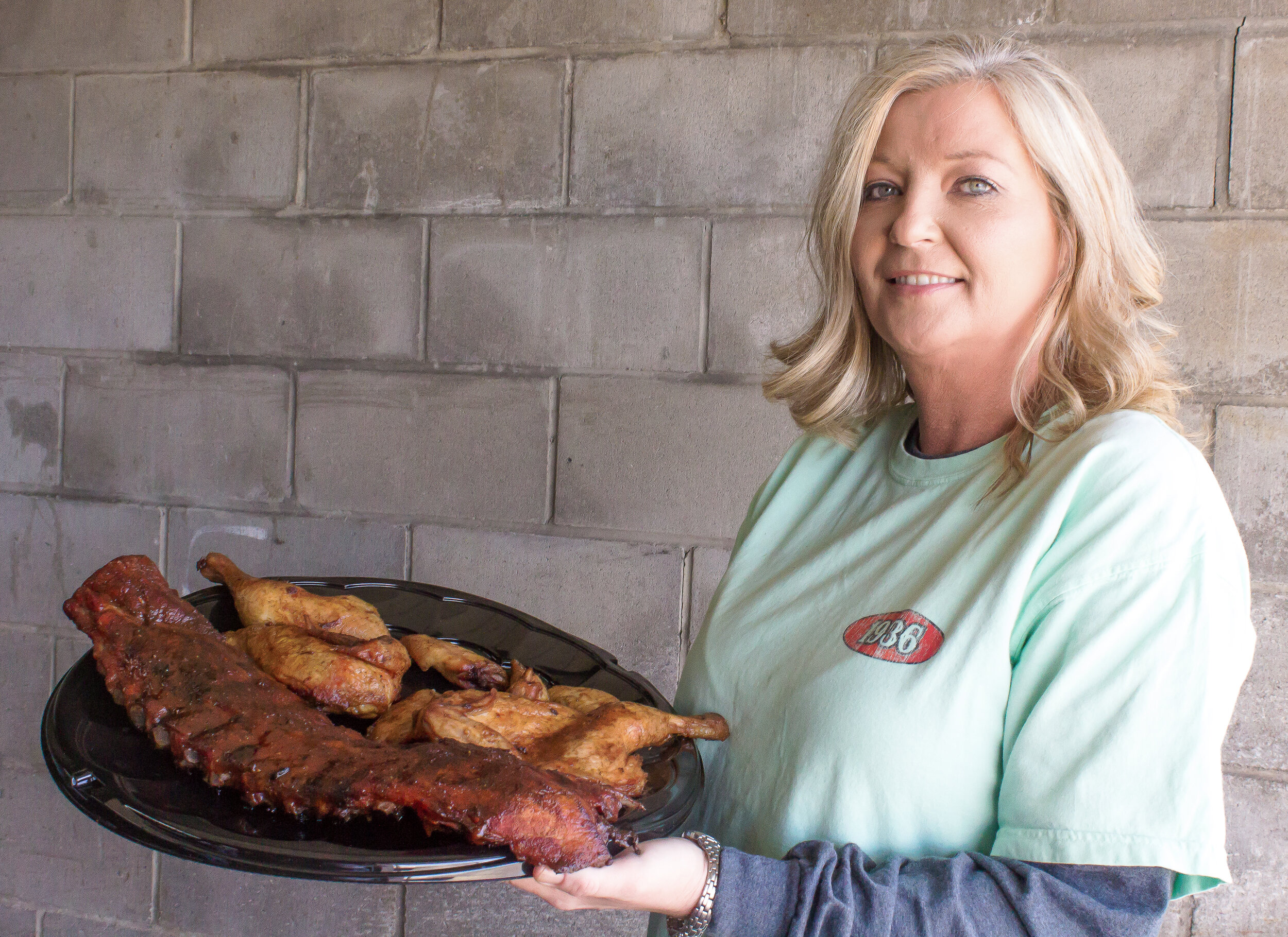 Mary Margaret Mason displays a tray of delicous ribs and chicken, 