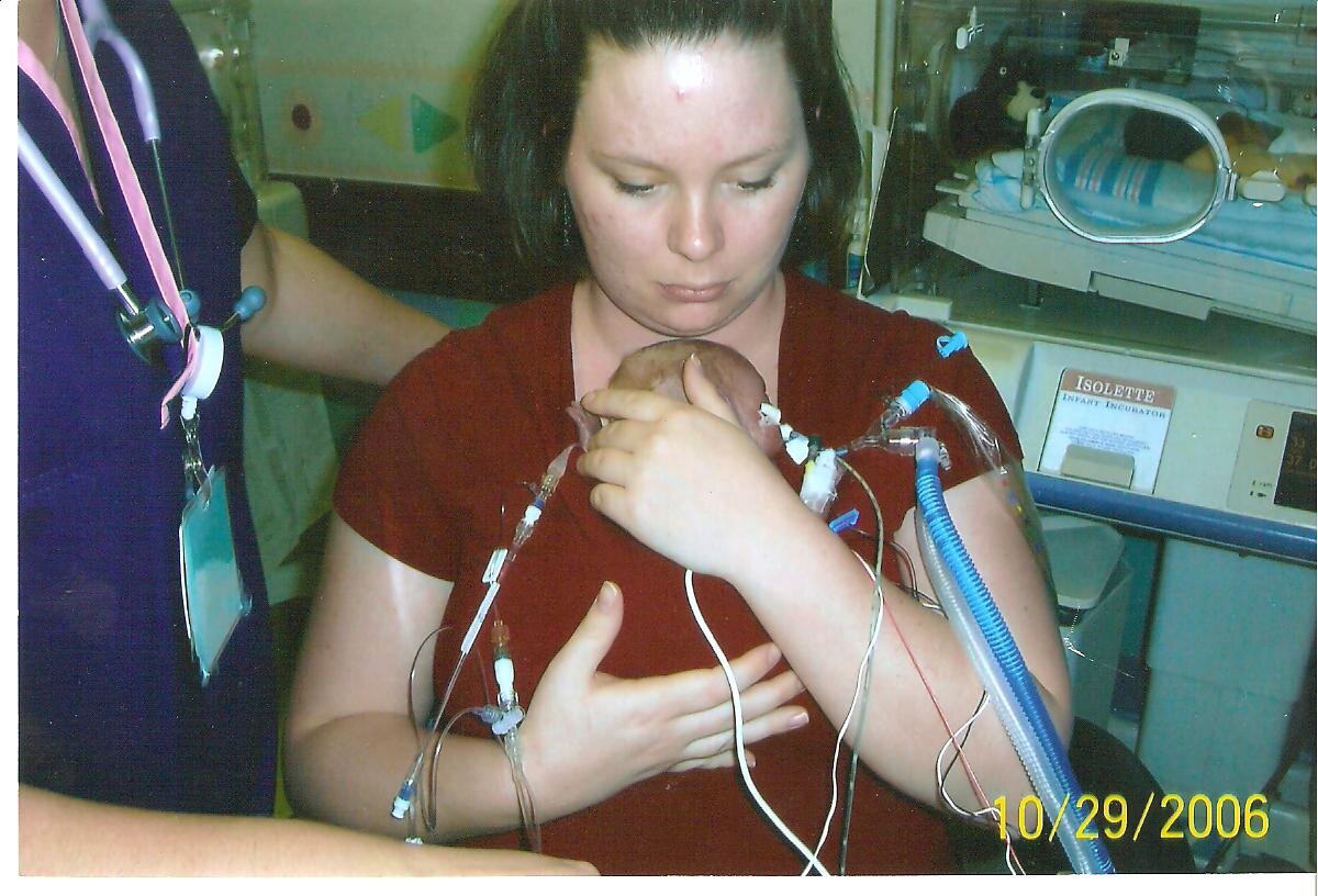 This is the first time Kim got to hold almost two-month-old Emily. The bonding only lasted for 25 seconds because Emily’s struggling body could not handle more than that amount of time. 